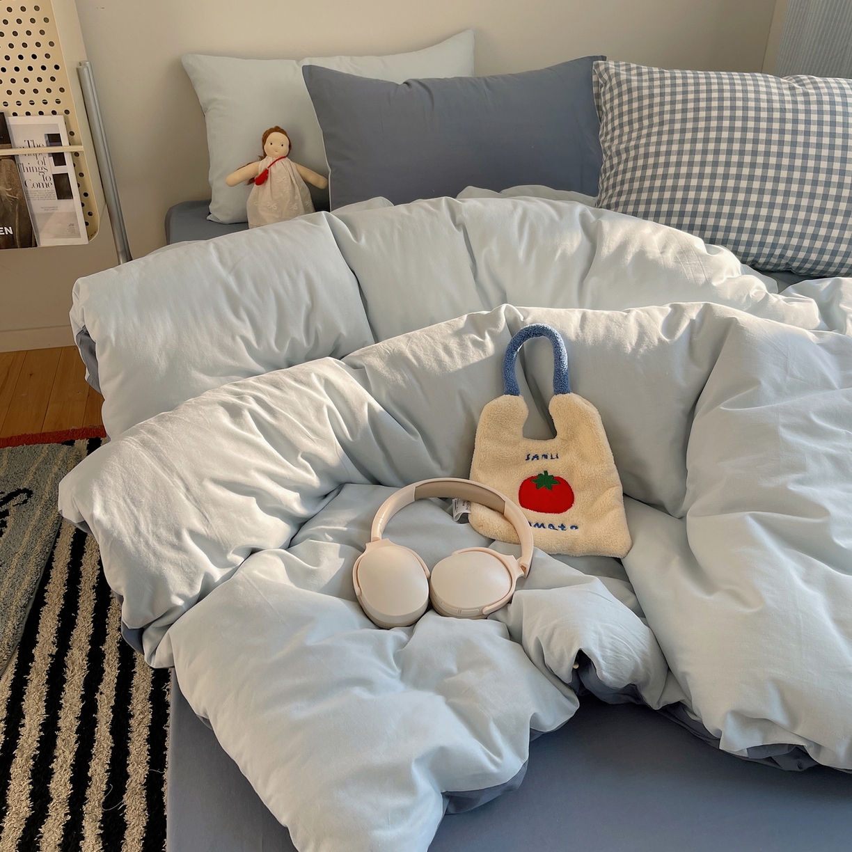 91家纺网 家纺一手货源 找家纺 三朵家纺 2026新款ins风全棉纯色双拼水洗棉四件套极简风系列 蓝韵雾纱