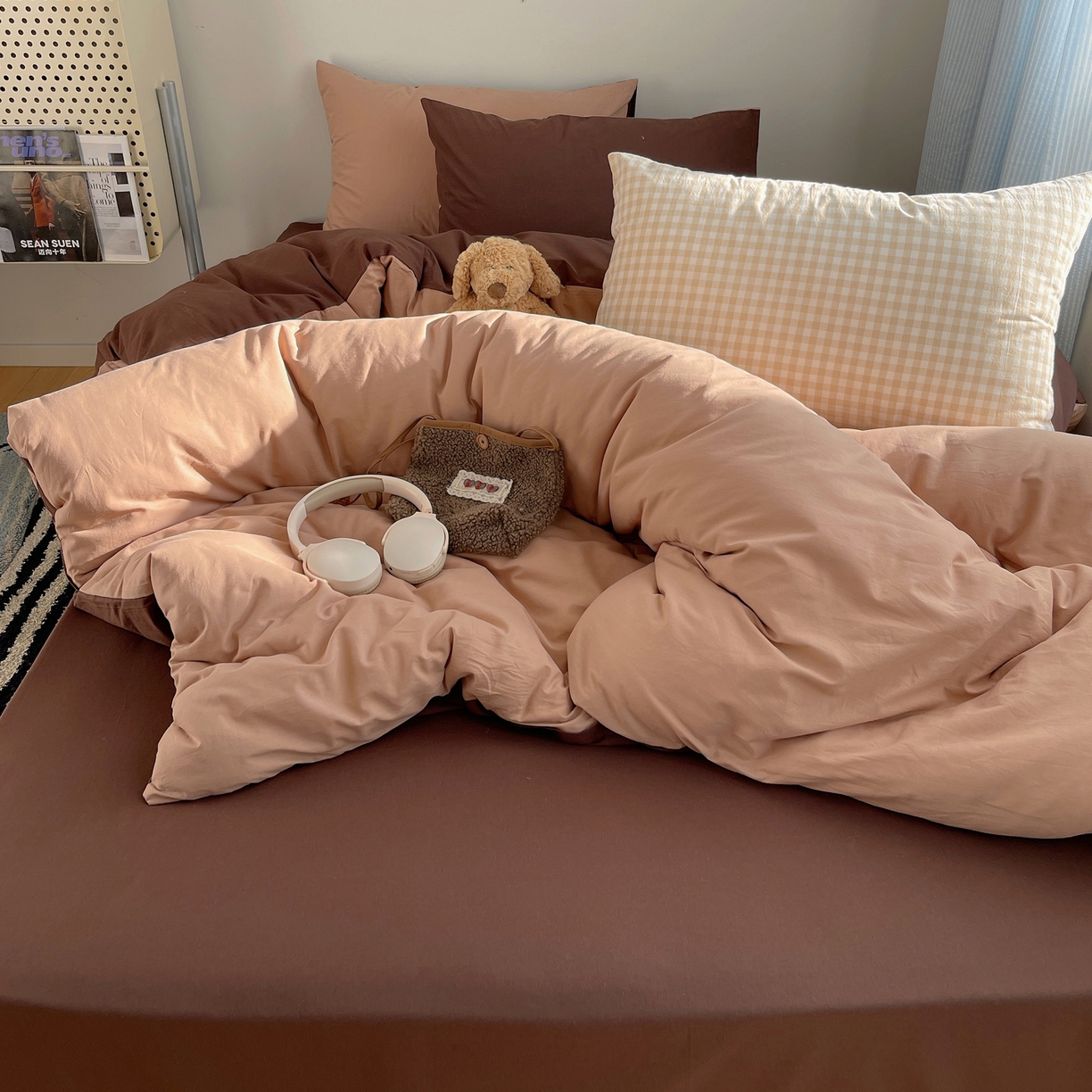 91家纺网 家纺一手货源 找家纺 三朵家纺 2026新款ins风全棉纯色双拼水洗棉四件套极简风系列 焦糖曲奇