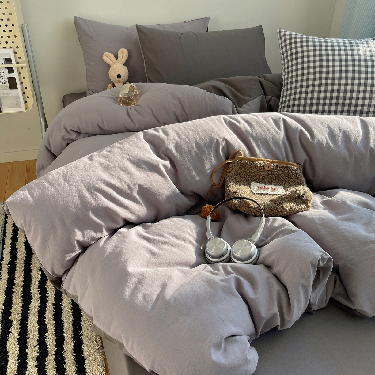 91家纺网 家纺一手货源 找家纺 三朵家纺 2026新款ins风全棉纯色双拼水洗棉四件套极简风系列 烟墨灰