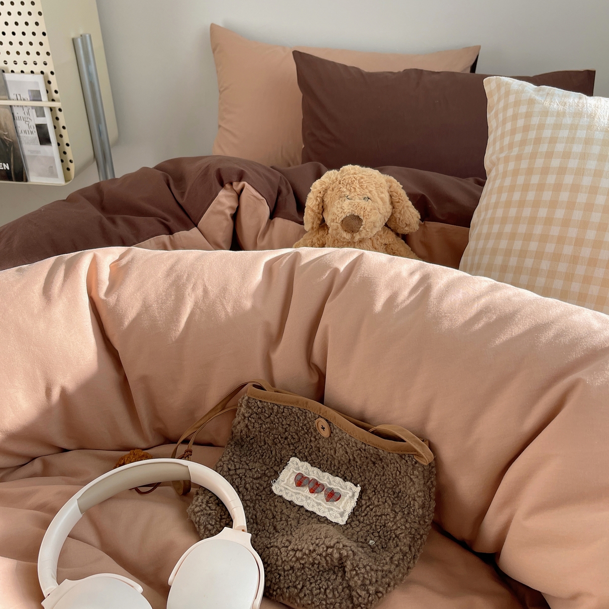 91家纺网 家纺一手货源 找家纺 三朵家纺 2026新款ins风全棉纯色双拼水洗棉四件套极简风系列 焦糖曲奇