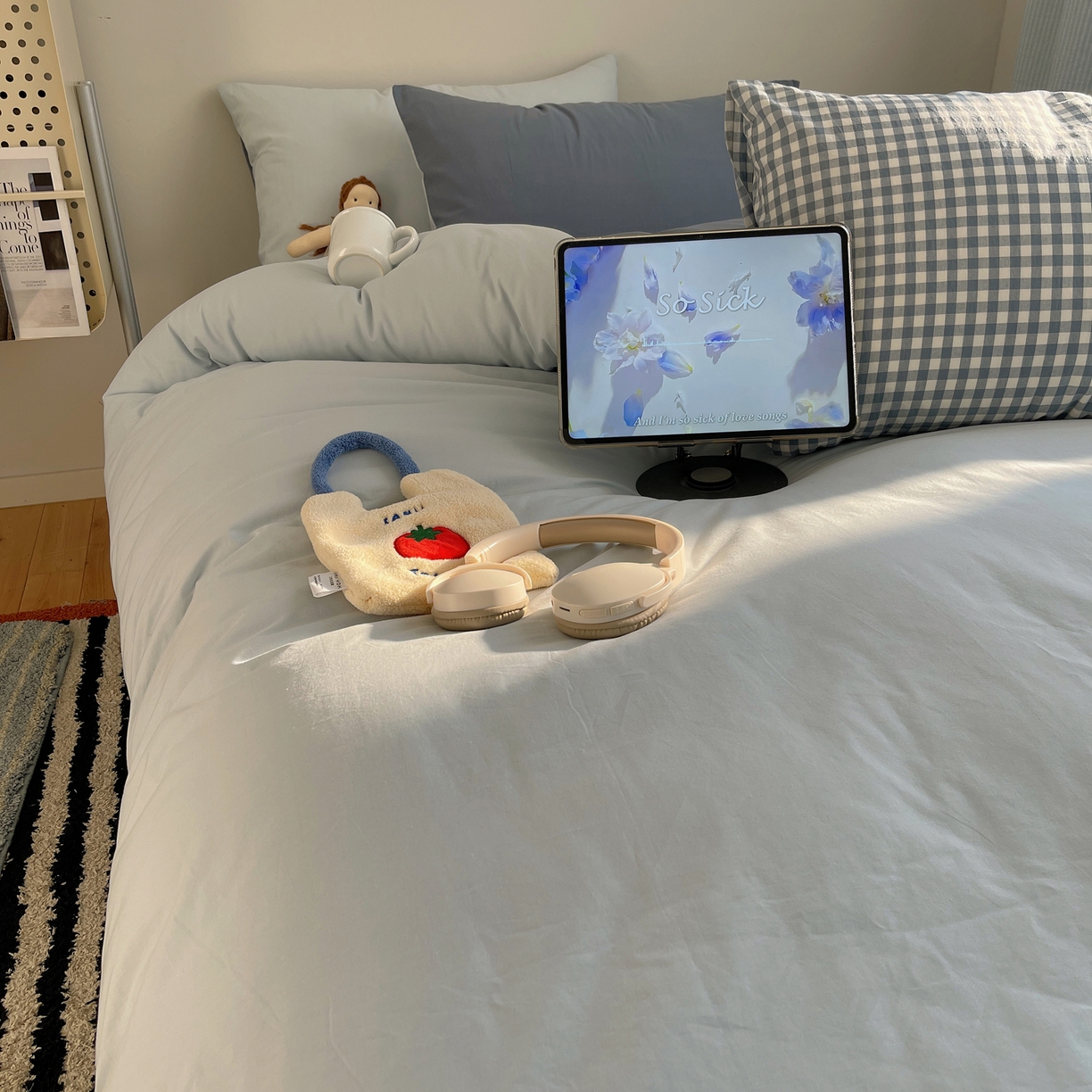 91家纺网 家纺一手货源 找家纺 三朵家纺 2026新款ins风全棉纯色双拼水洗棉四件套极简风系列 蓝韵雾纱