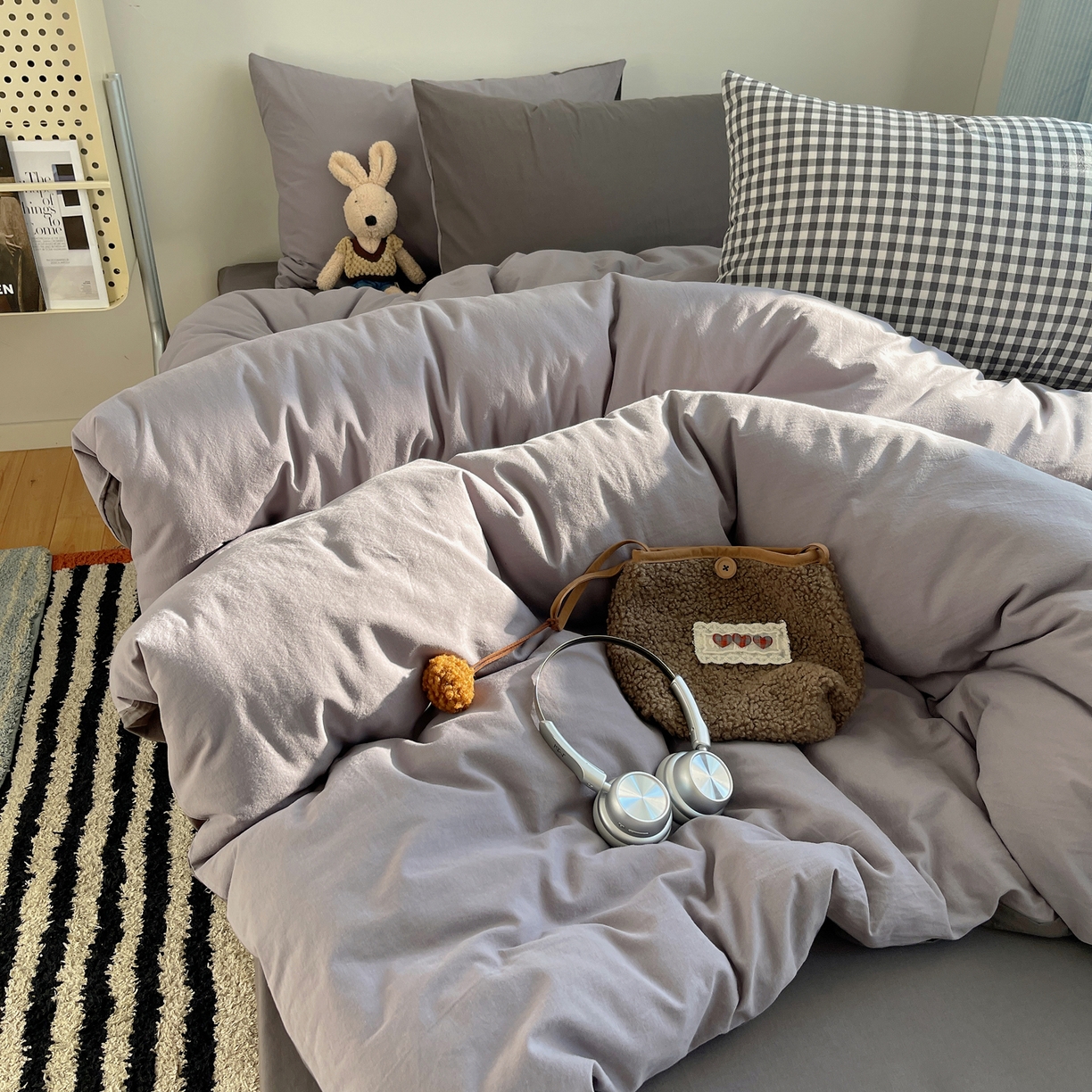 91家纺网 家纺一手货源 找家纺 三朵家纺 2026新款ins风全棉纯色双拼水洗棉四件套极简风系列 烟墨灰