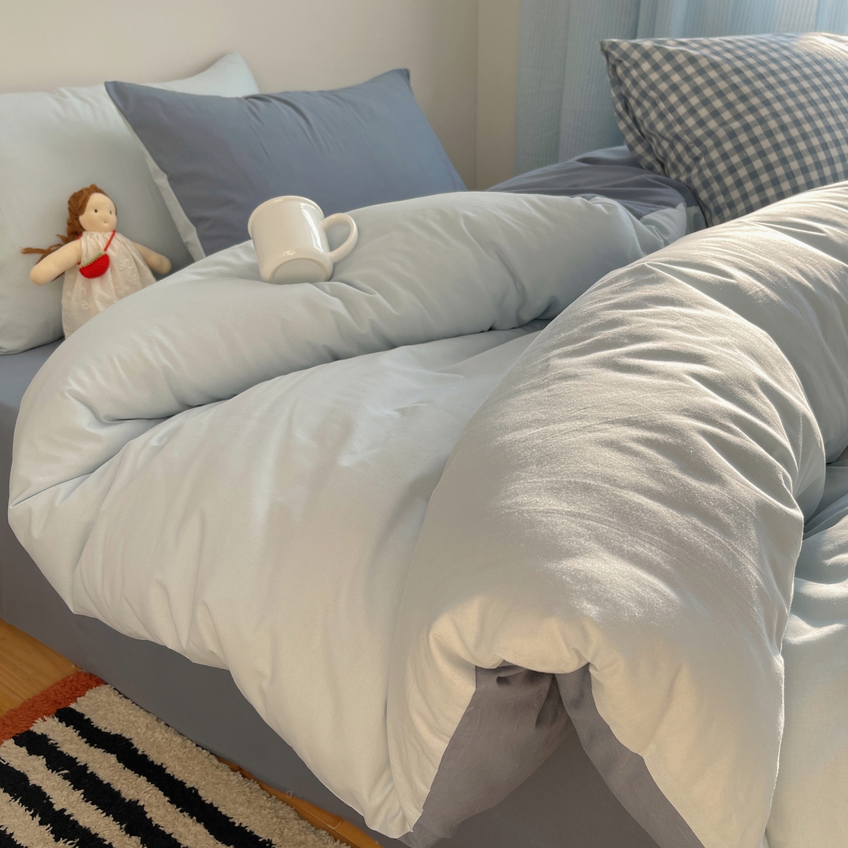 91家纺网 家纺一手货源 找家纺 三朵家纺 2026新款ins风全棉纯色双拼水洗棉四件套极简风系列 蓝韵雾纱