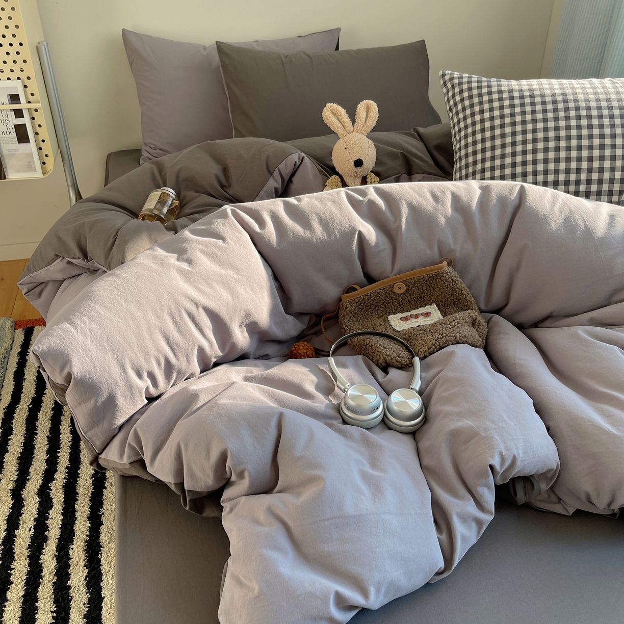 91家纺网 家纺一手货源 找家纺 三朵家纺 2026新款ins风全棉纯色双拼水洗棉四件套极简风系列 烟墨灰