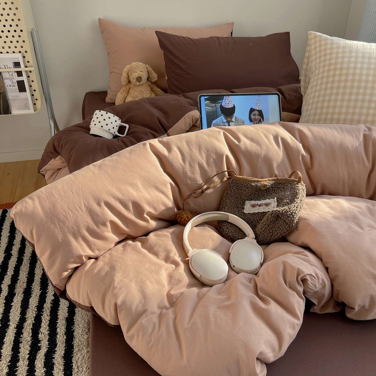 91家纺网 家纺一手货源 找家纺 三朵家纺 2026新款ins风全棉纯色双拼水洗棉四件套极简风系列 焦糖曲奇