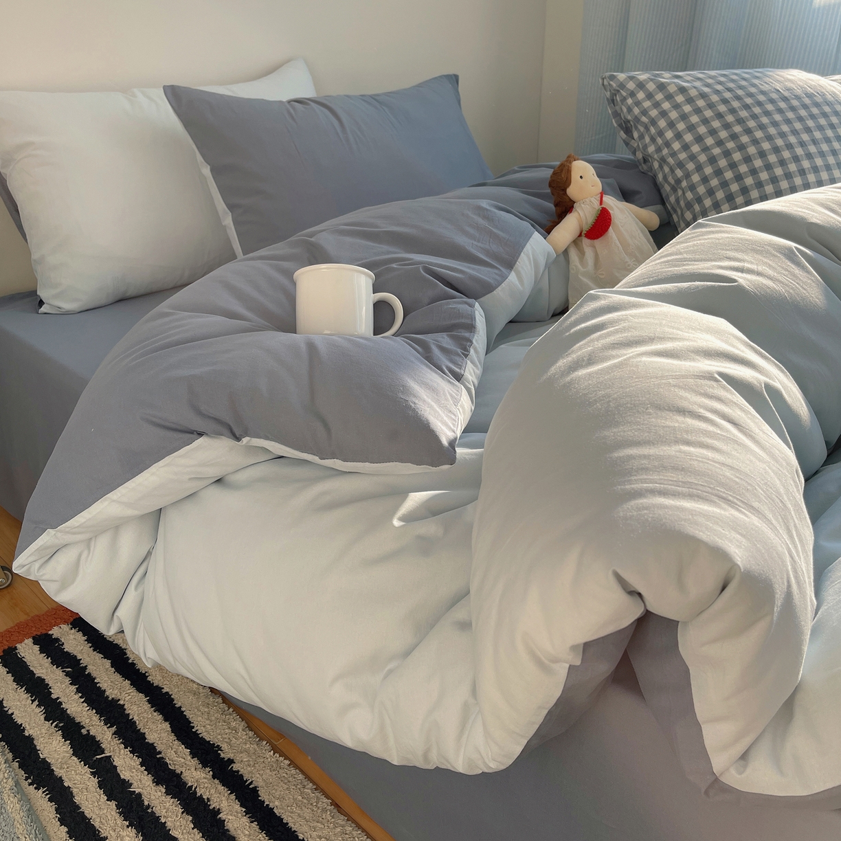 91家纺网 家纺一手货源 找家纺 三朵家纺 2026新款ins风全棉纯色双拼水洗棉四件套极简风系列 蓝韵雾纱