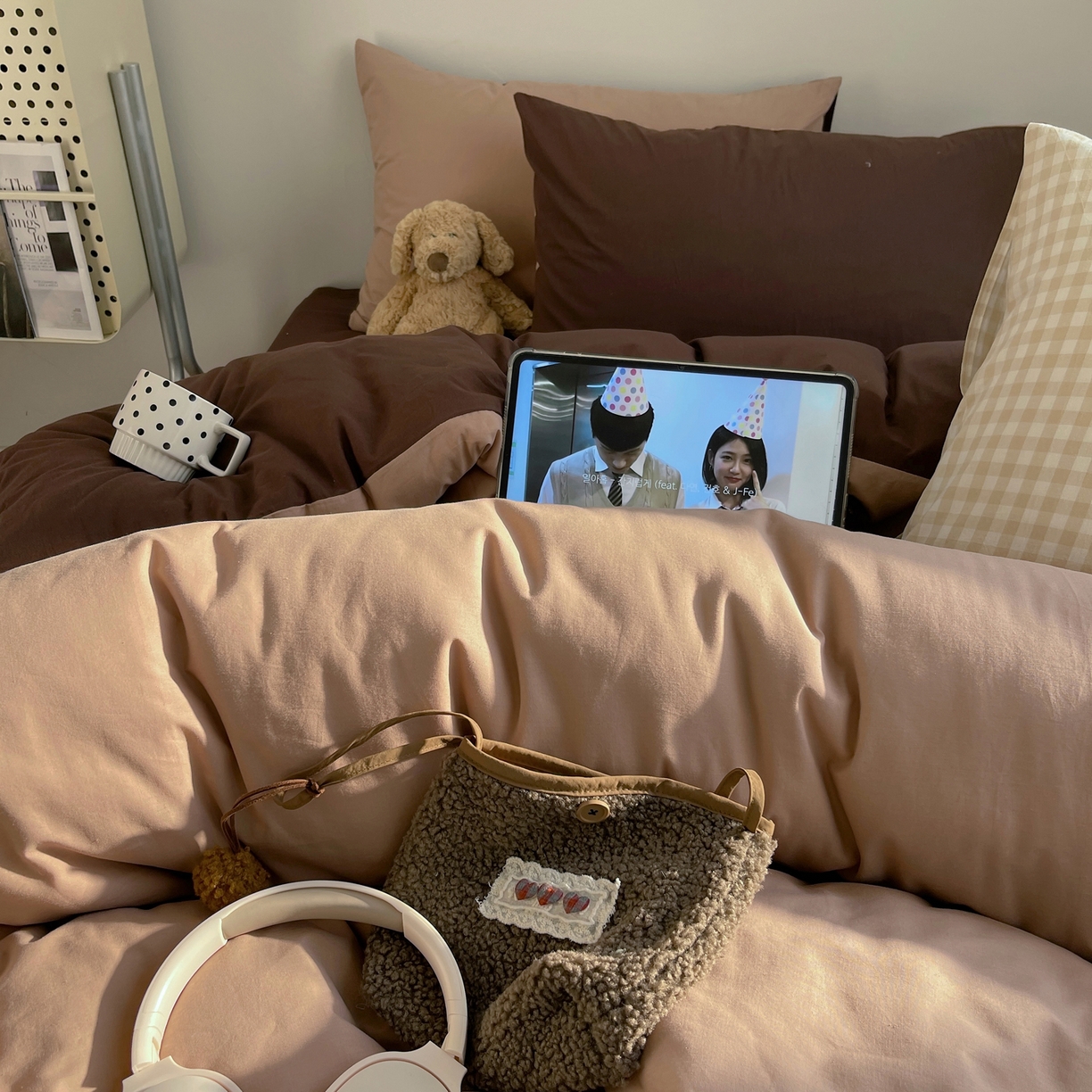 91家纺网 家纺一手货源 找家纺 三朵家纺 2026新款ins风全棉纯色双拼水洗棉四件套极简风系列 焦糖曲奇