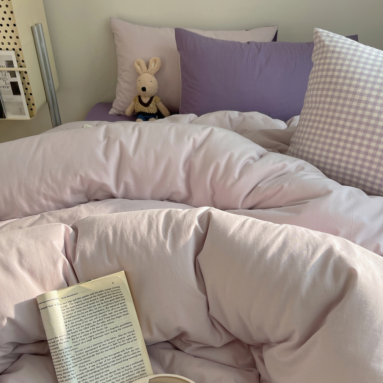 91家纺网 家纺一手货源 找家纺 三朵家纺 2026新款ins风全棉纯色双拼水洗棉四件套极简风系列 香芋奶昔