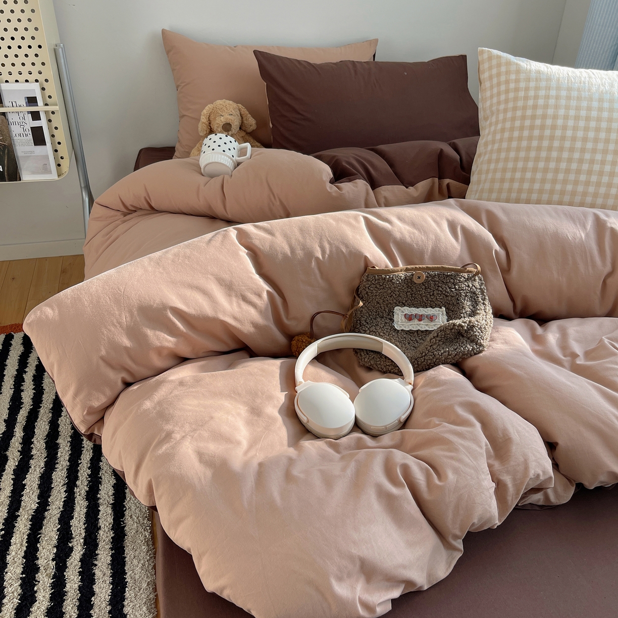 91家纺网 家纺一手货源 找家纺 三朵家纺 2026新款ins风全棉纯色双拼水洗棉四件套极简风系列 焦糖曲奇