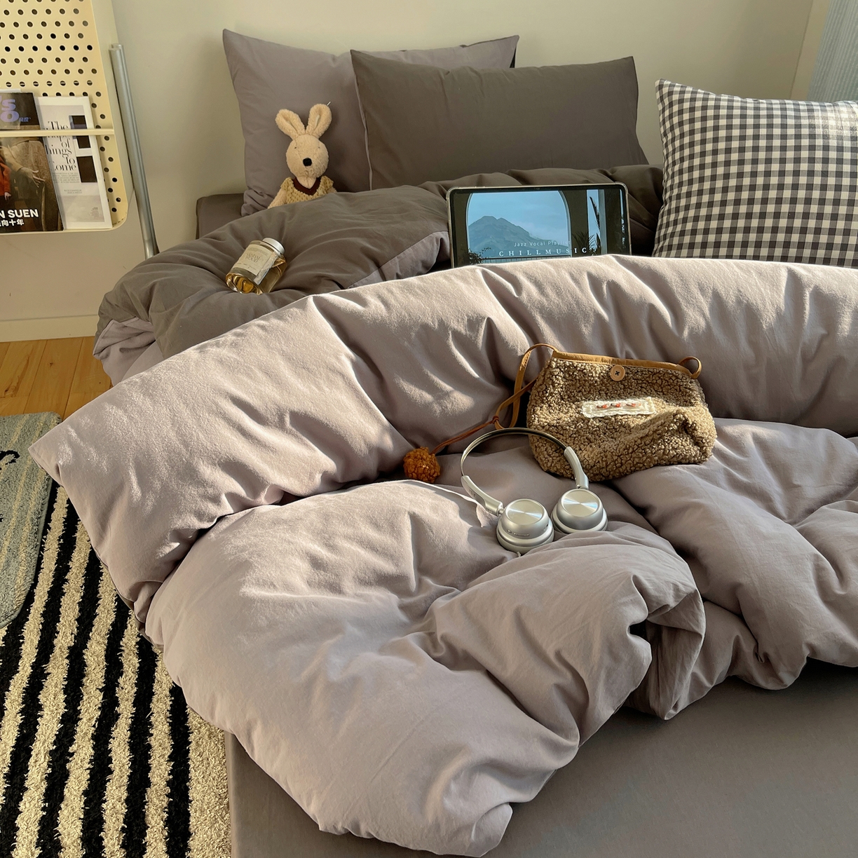 91家纺网 家纺一手货源 找家纺 三朵家纺 2026新款ins风全棉纯色双拼水洗棉四件套极简风系列 烟墨灰