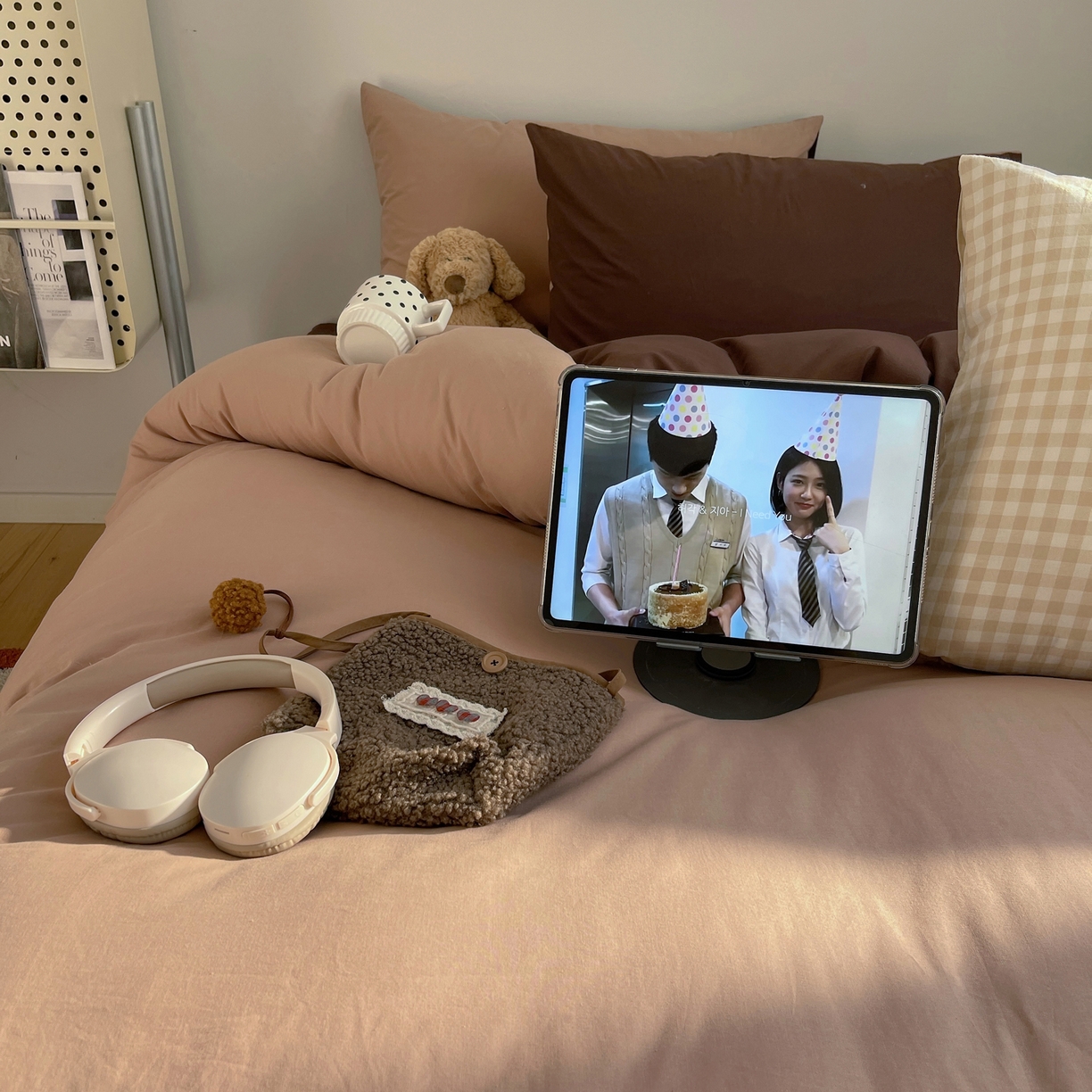 91家纺网 家纺一手货源 找家纺 三朵家纺 2026新款ins风全棉纯色双拼水洗棉四件套极简风系列 焦糖曲奇