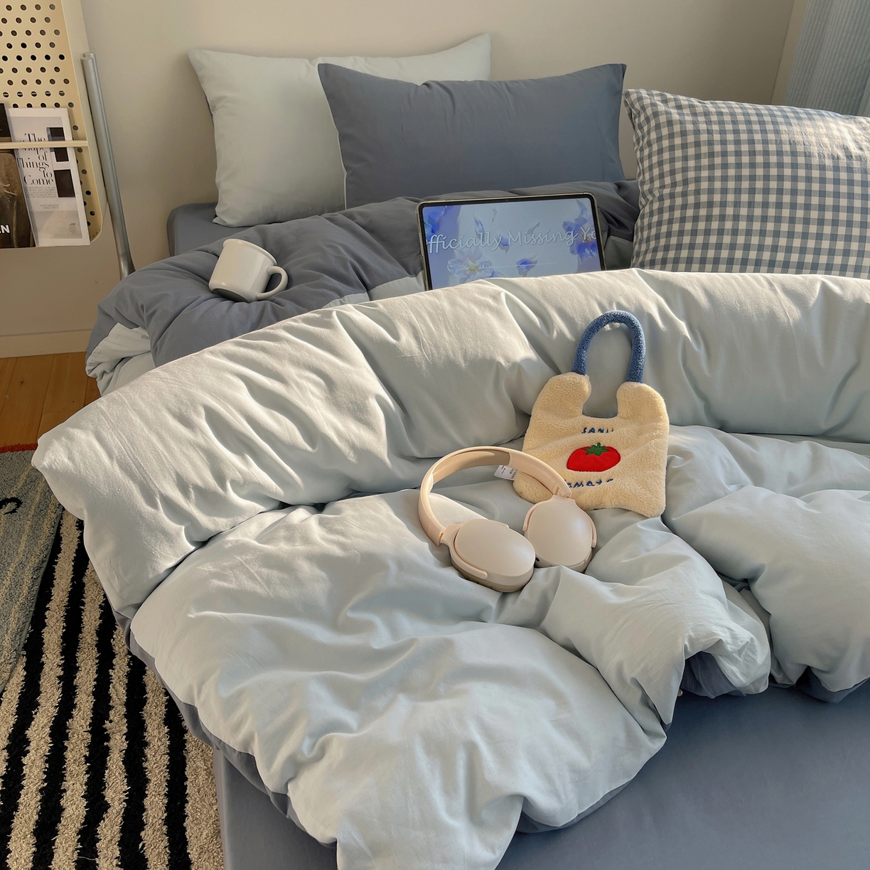 91家纺网 家纺一手货源 找家纺 三朵家纺 2026新款ins风全棉纯色双拼水洗棉四件套极简风系列 蓝韵雾纱