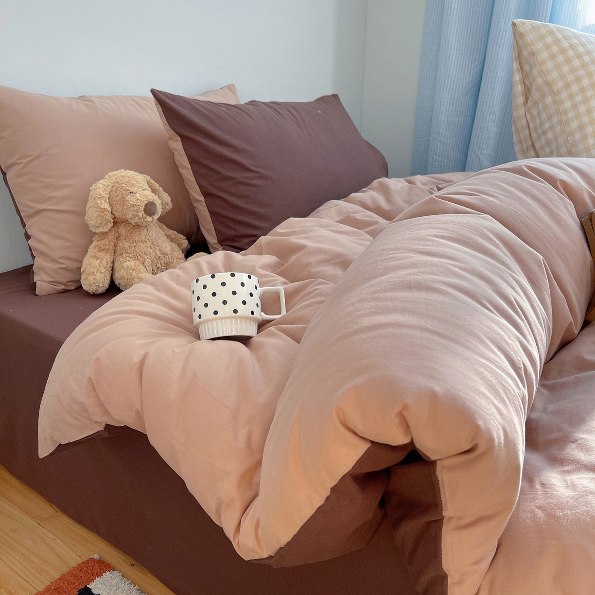 91家纺网 家纺一手货源 找家纺 三朵家纺 2026新款ins风全棉纯色双拼水洗棉四件套极简风系列 焦糖曲奇