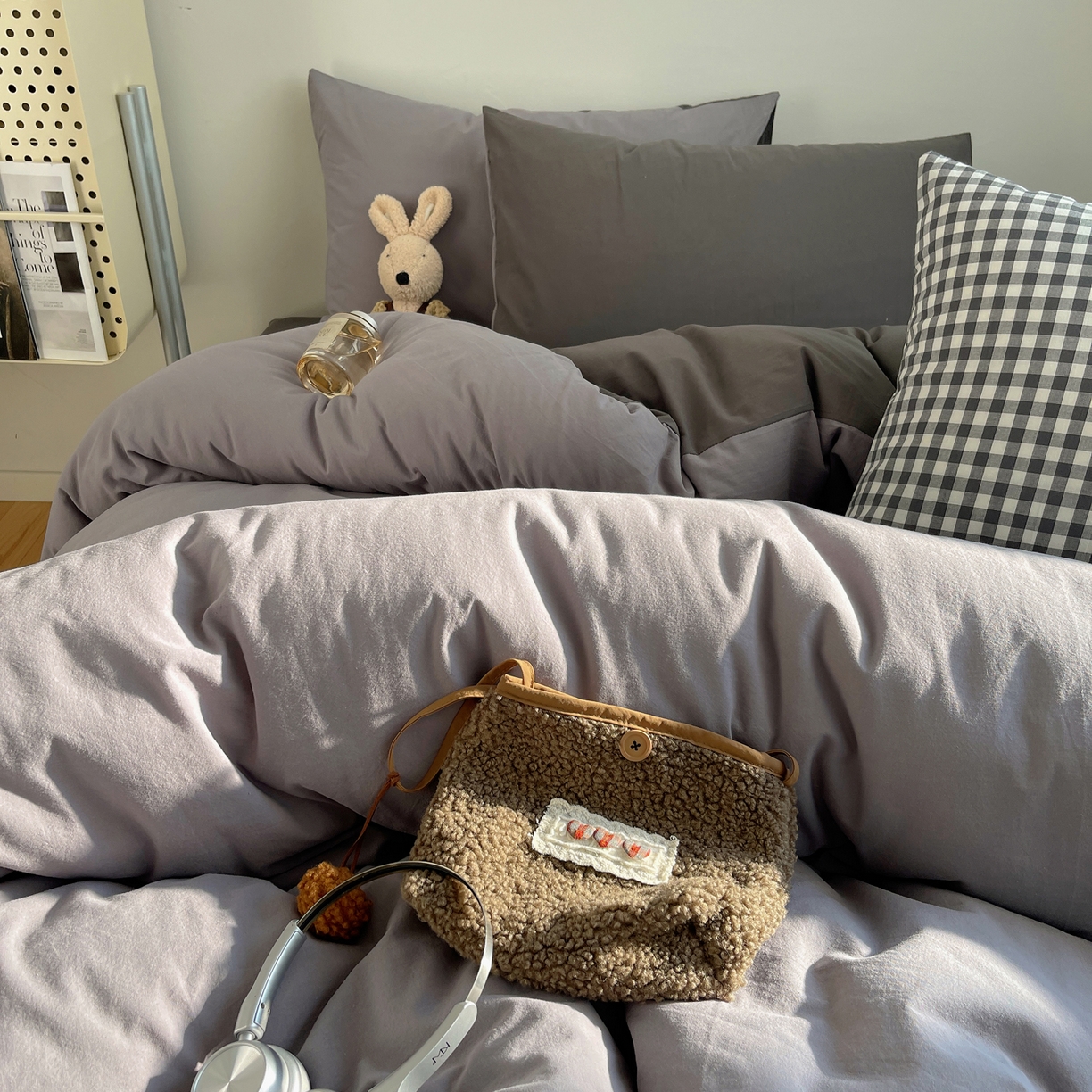 91家纺网 家纺一手货源 找家纺 三朵家纺 2026新款ins风全棉纯色双拼水洗棉四件套极简风系列 烟墨灰