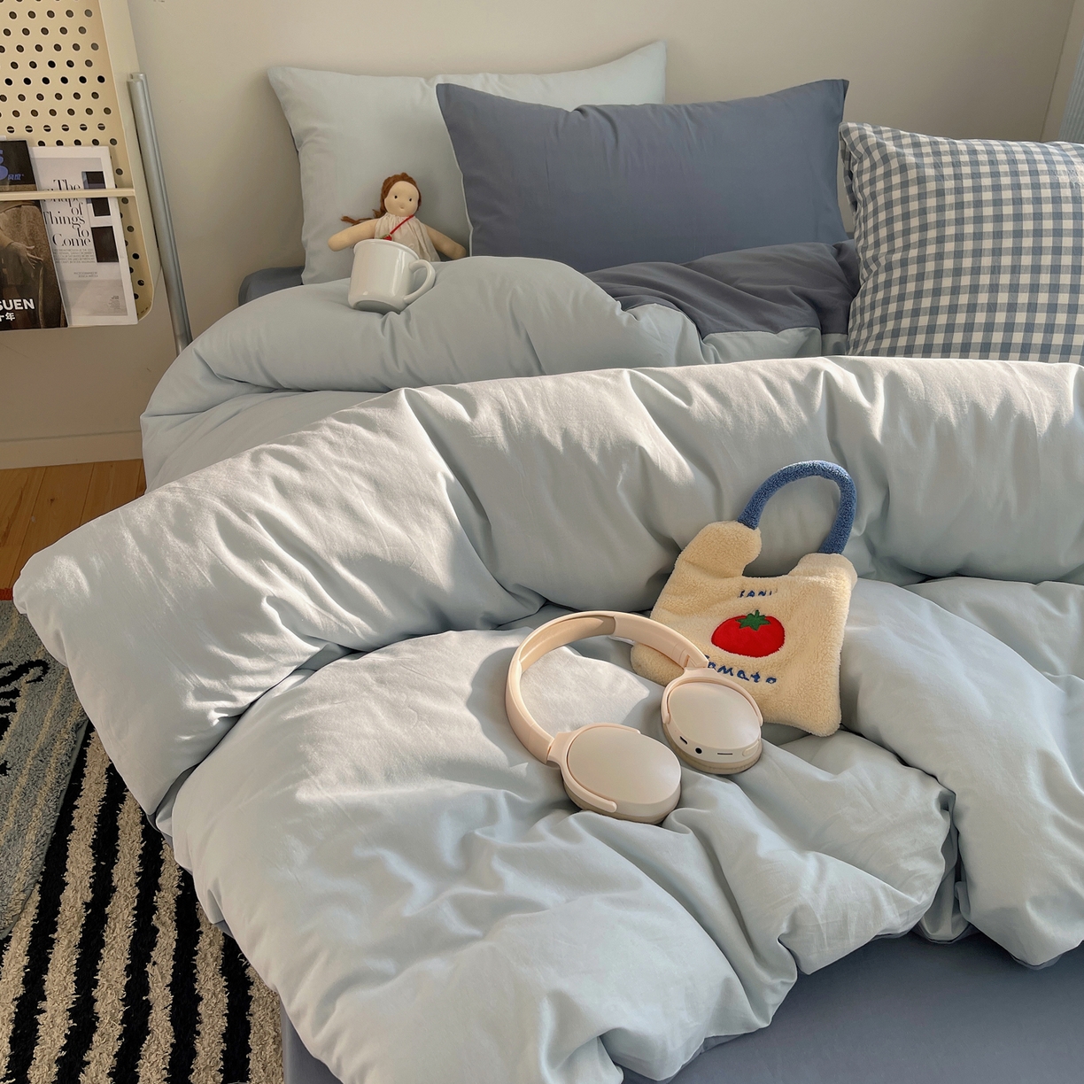 91家纺网 家纺一手货源 找家纺 三朵家纺 2026新款ins风全棉纯色双拼水洗棉四件套极简风系列 蓝韵雾纱