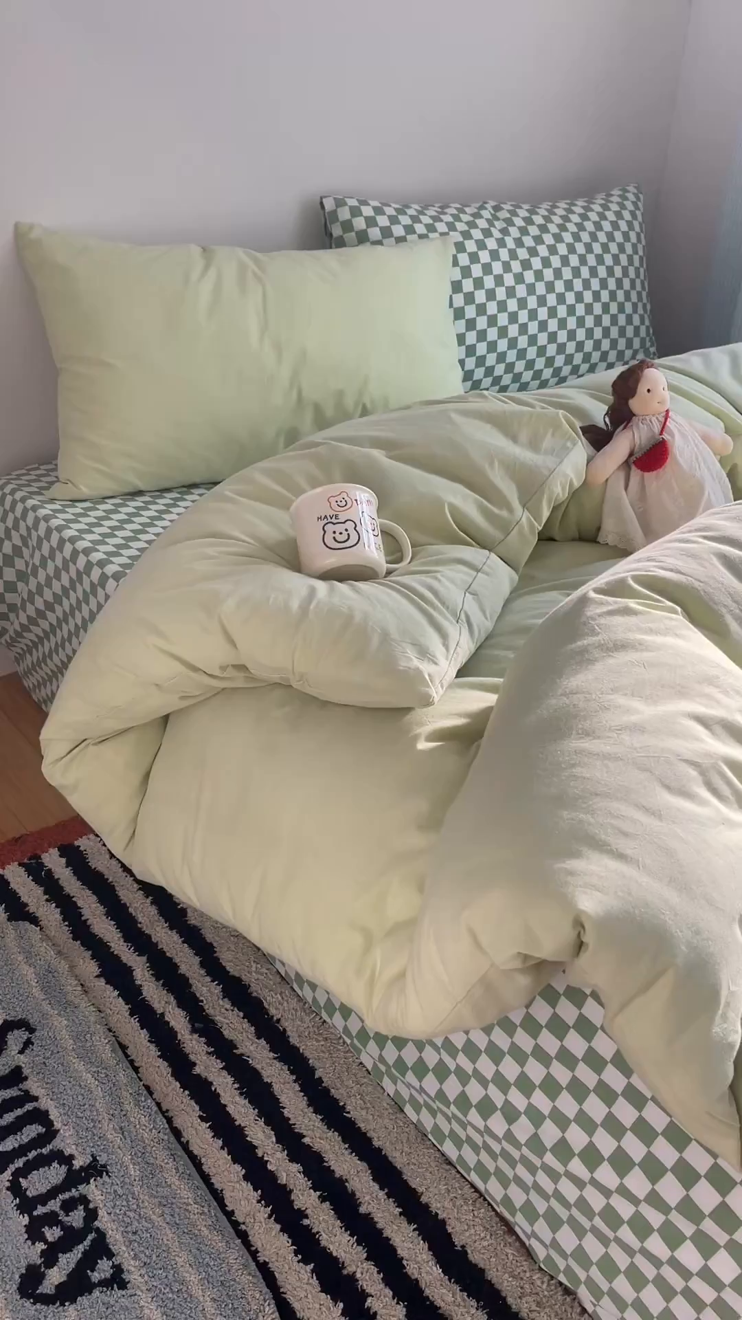 91家纺网 家纺一手货源 找家纺 三朵家纺 2026新款ins风全棉纯色双拼水洗棉四件套极简风系列 流光奶绿