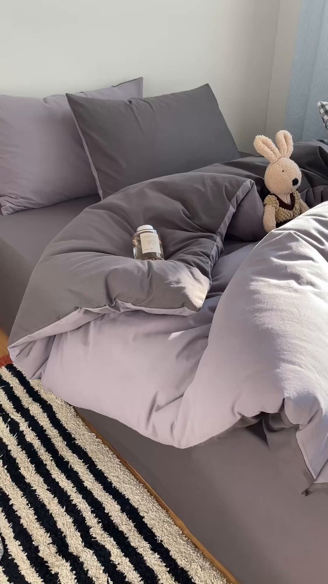 91家纺网 家纺一手货源 找家纺 三朵家纺 2026新款ins风全棉纯色双拼水洗棉四件套极简风系列 烟墨灰