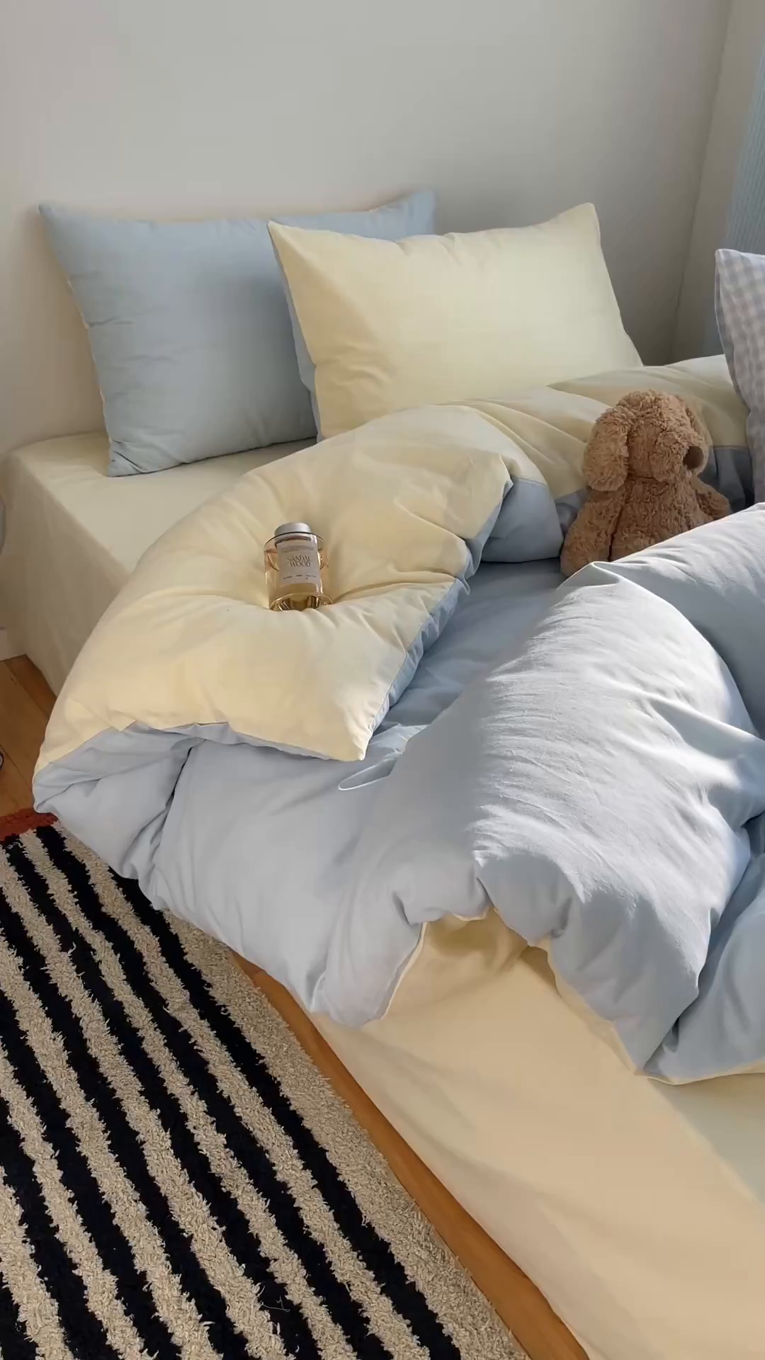 91家纺网 家纺一手货源 找家纺 三朵家纺 2026新款ins风全棉纯色双拼水洗棉四件套极简风系列 浅蓝芝士