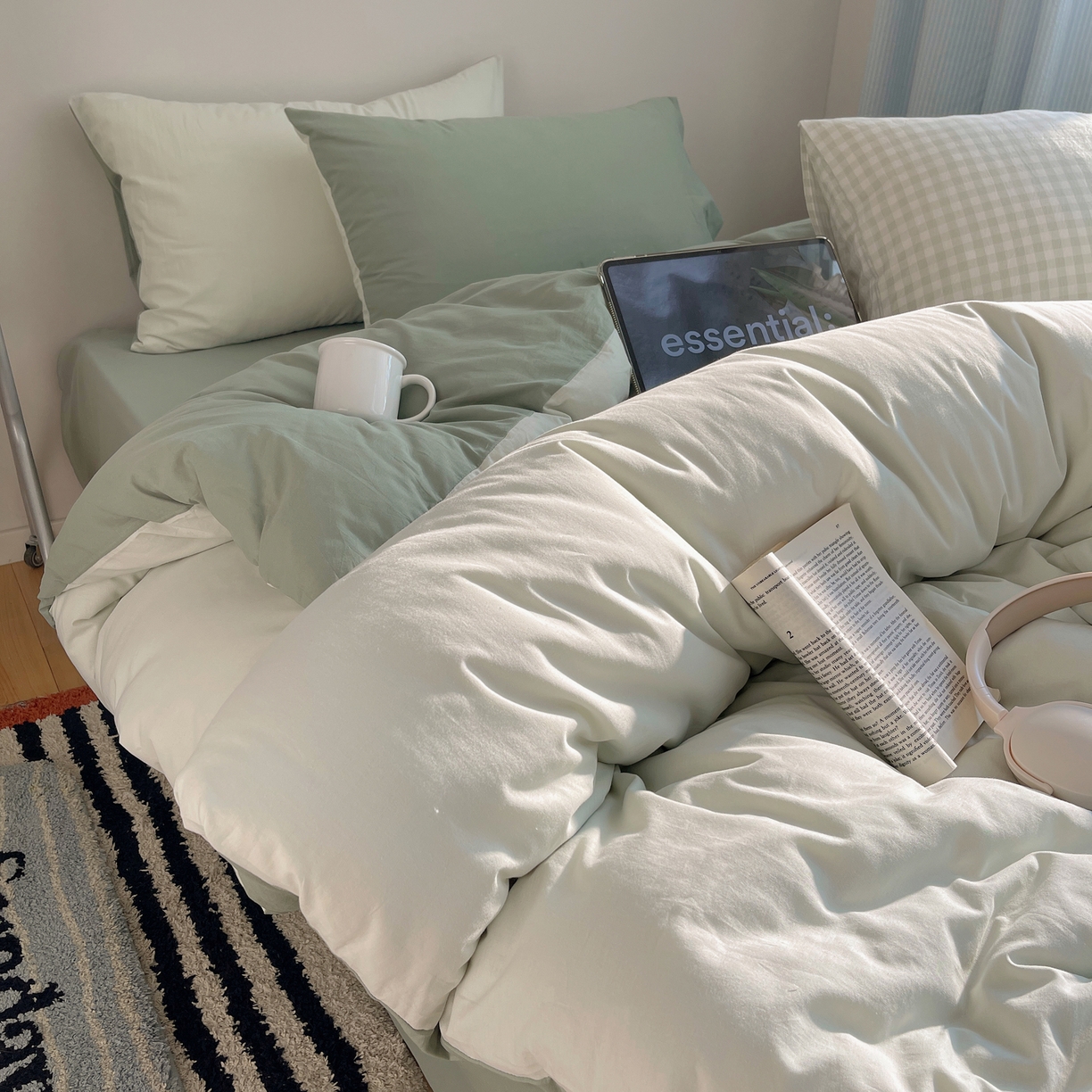 91家纺网 家纺一手货源 找家纺 三朵家纺 2026新款ins风全棉纯色双拼水洗棉四件套极简风系列 风青月白