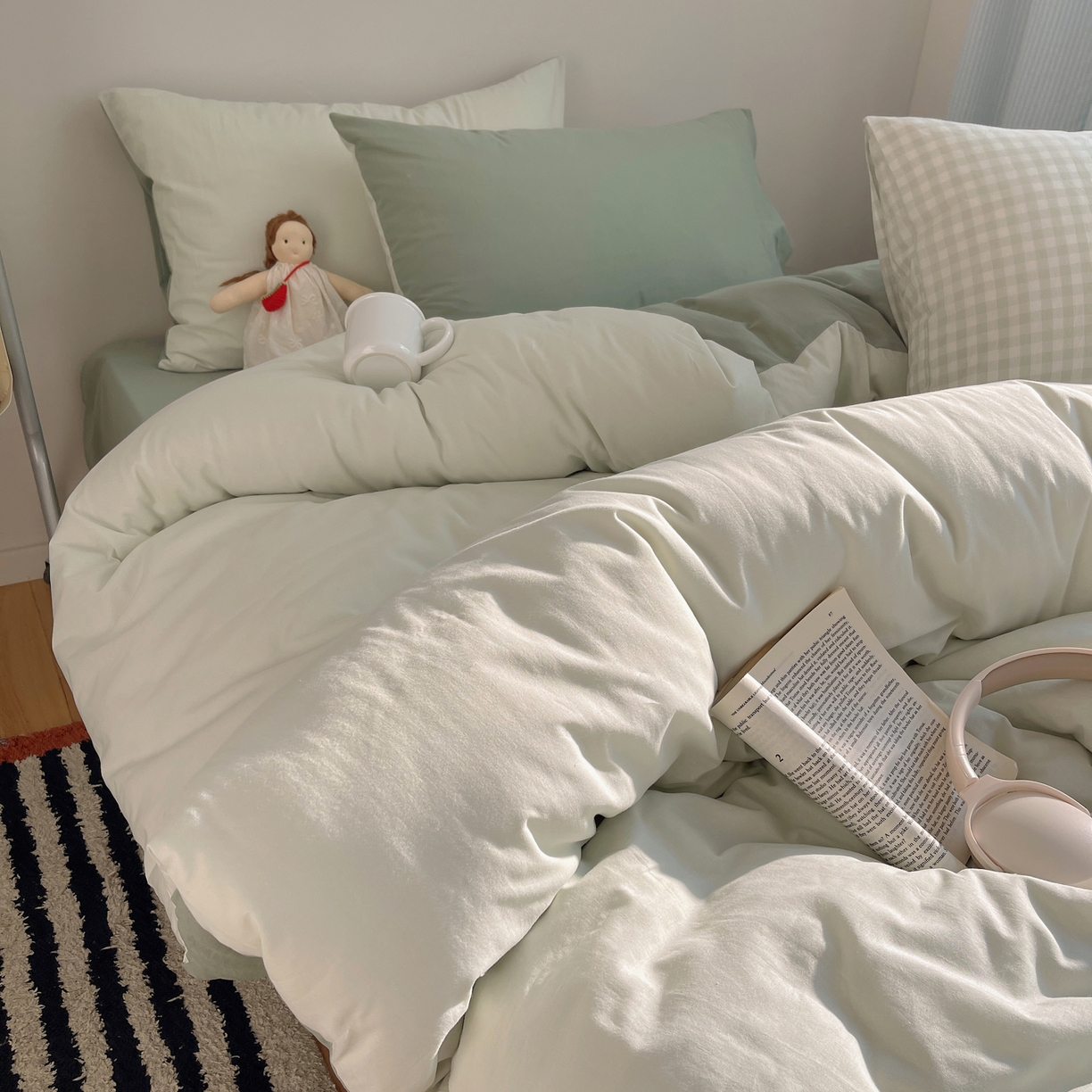 91家纺网 家纺一手货源 找家纺 三朵家纺 2026新款ins风全棉纯色双拼水洗棉四件套极简风系列 风青月白