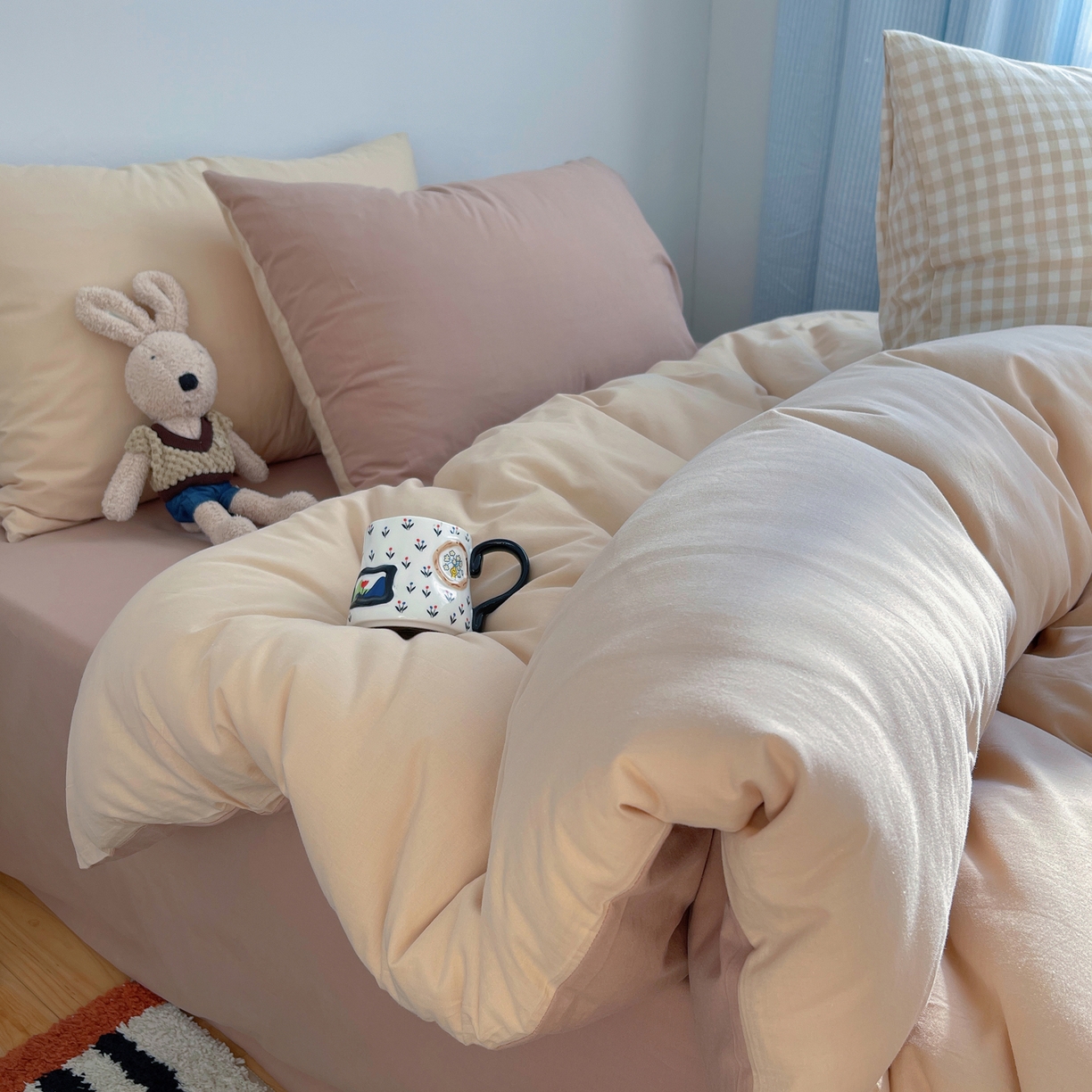 91家纺网 家纺一手货源 找家纺 三朵家纺 2026新款ins风全棉纯色双拼水洗棉四件套极简风系列 云纱可可