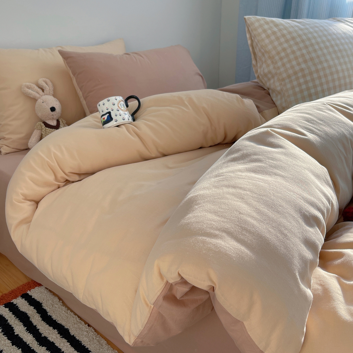 91家纺网 家纺一手货源 找家纺 三朵家纺 2026新款ins风全棉纯色双拼水洗棉四件套极简风系列 云纱可可