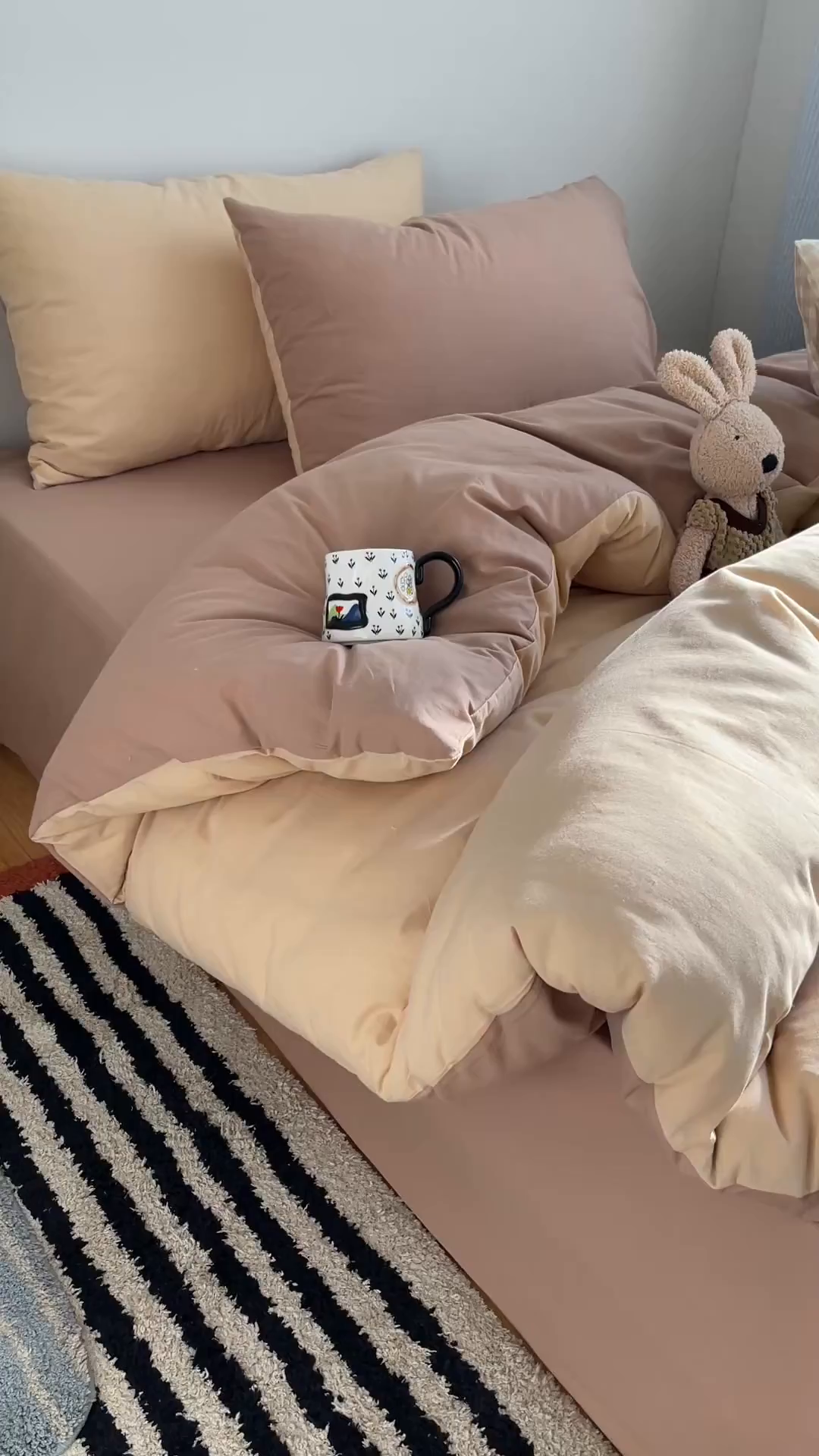 91家纺网 家纺一手货源 找家纺 三朵家纺 2026新款ins风全棉纯色双拼水洗棉四件套极简风系列 云纱可可