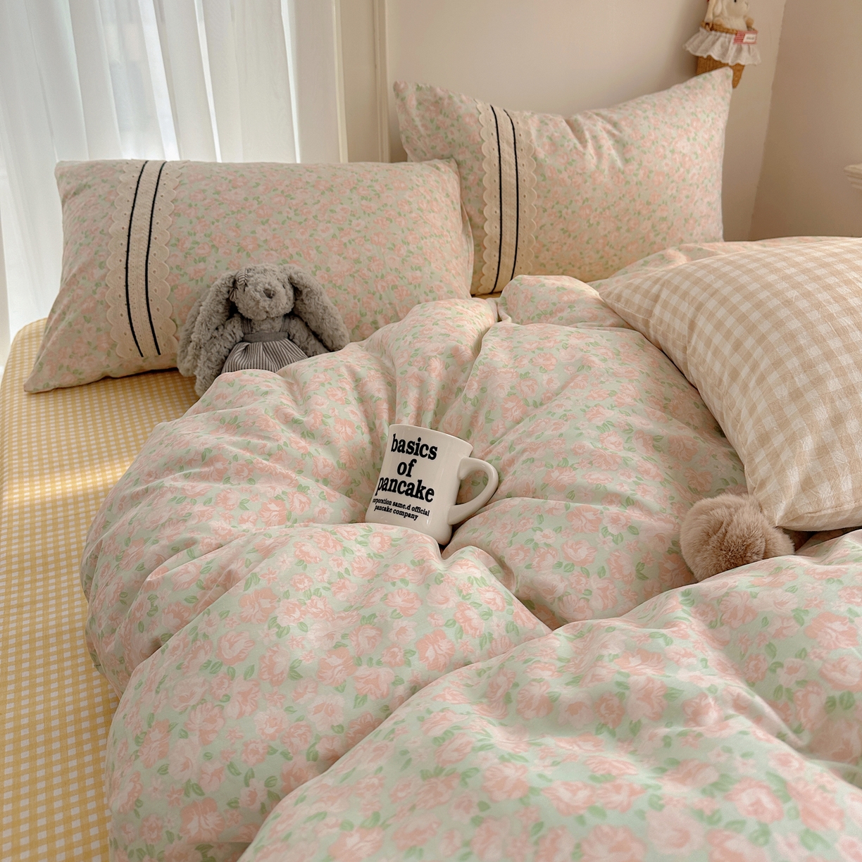 91家纺网 家纺一手货源 找家纺 三朵家纺 2026新款ins风全棉少女系花边印花系列四件套 浅浅花眠