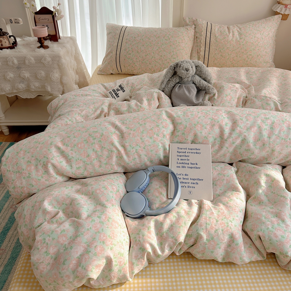 91家纺网 家纺一手货源 找家纺 三朵家纺 2026新款ins风全棉少女系花边印花系列四件套 浅浅花眠