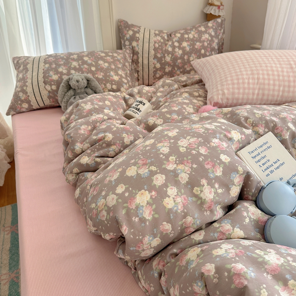 91家纺网 家纺一手货源 找家纺 三朵家纺 2026新款ins风全棉少女系花边印花系列四件套 花意飘香