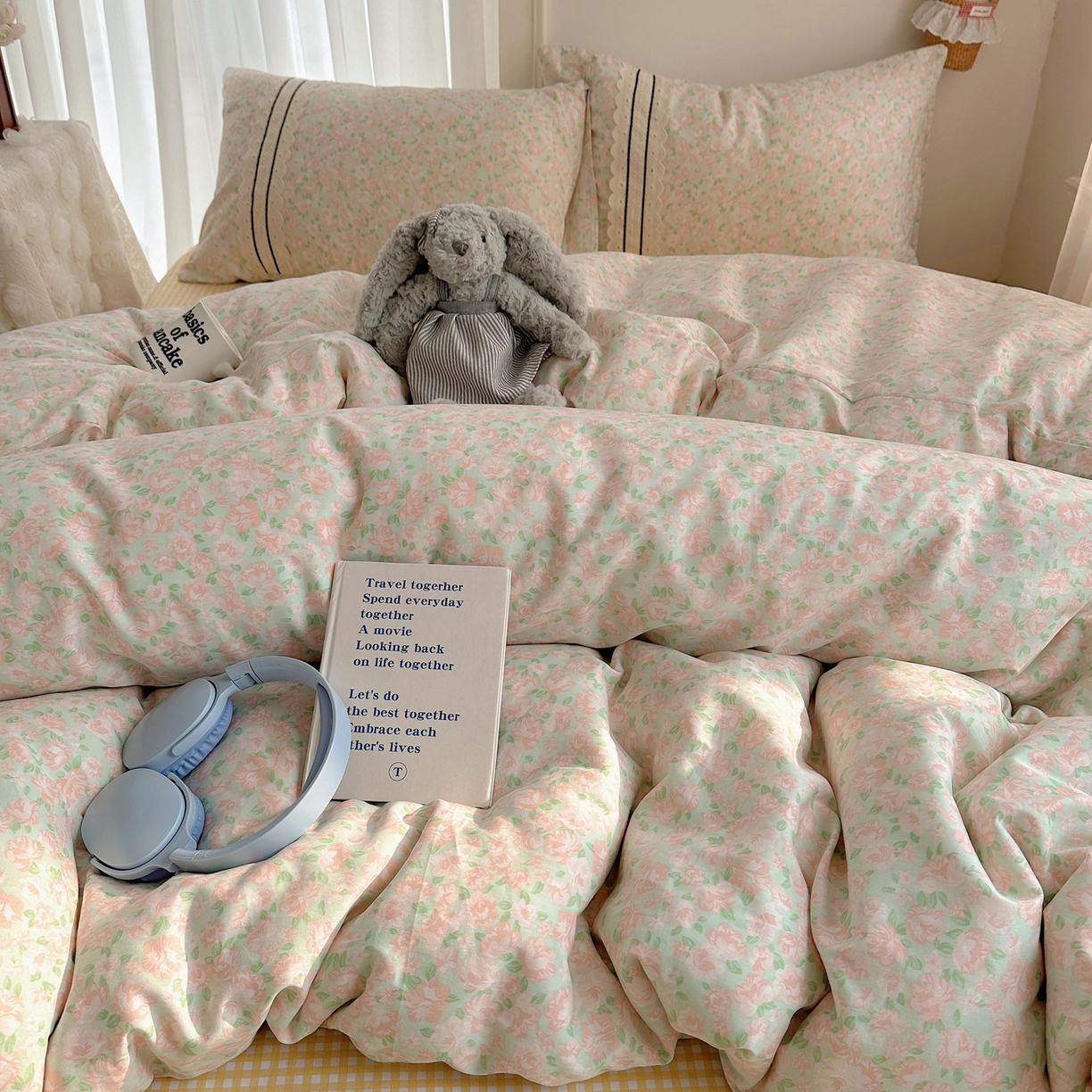 91家纺网 家纺一手货源 找家纺 三朵家纺 2026新款ins风全棉少女系花边印花系列四件套 浅浅花眠