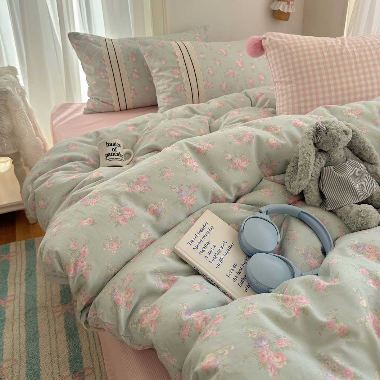 91家纺网 家纺一手货源 找家纺 三朵家纺 2026新款ins风全棉少女系花边印花系列四件套 花海迷人-蓝