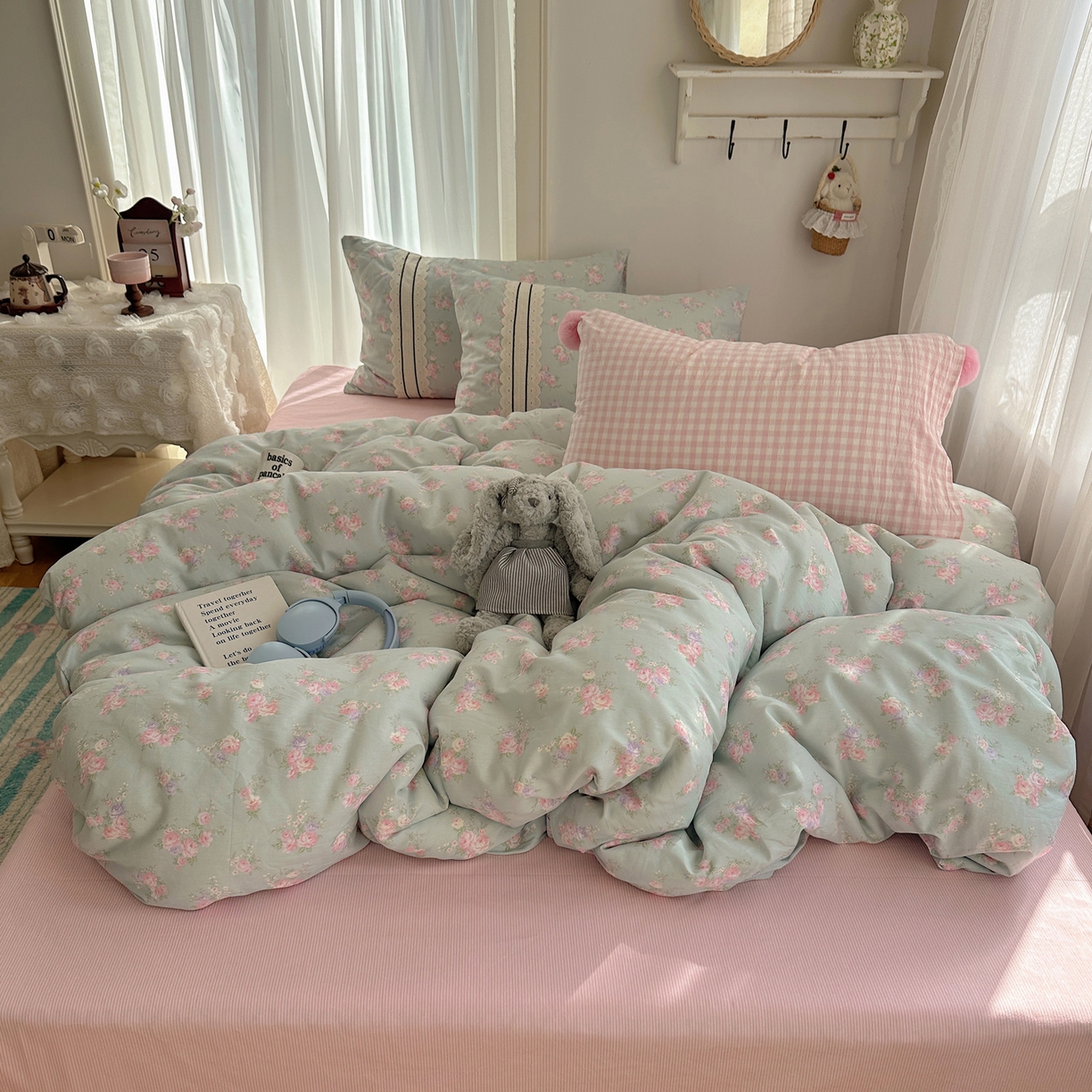 91家纺网 家纺一手货源 找家纺 三朵家纺 2026新款ins风全棉少女系花边印花系列四件套 花海迷人-蓝