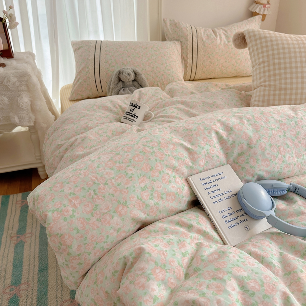 91家纺网 家纺一手货源 找家纺 三朵家纺 2026新款ins风全棉少女系花边印花系列四件套 浅浅花眠