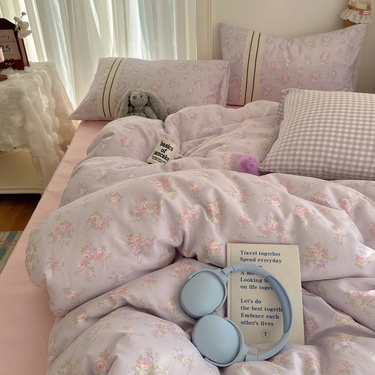 91家纺网 家纺一手货源 找家纺 三朵家纺 2026新款ins风全棉少女系花边印花系列四件套 花海迷人-紫