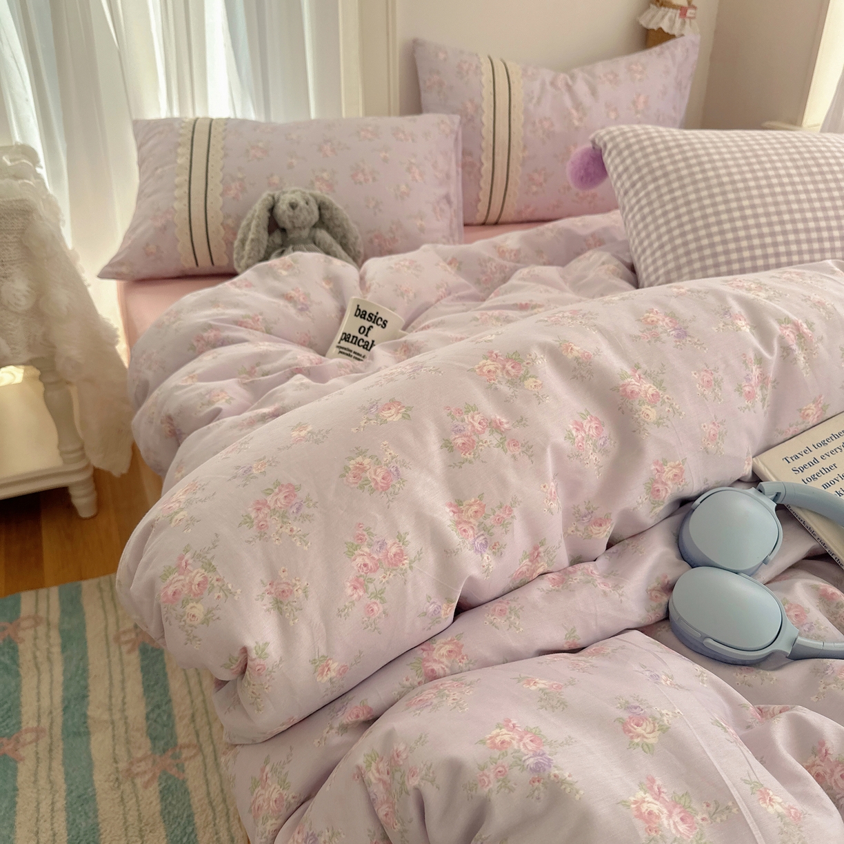 91家纺网 家纺一手货源 找家纺 三朵家纺 2026新款ins风全棉少女系花边印花系列四件套 花海迷人-紫