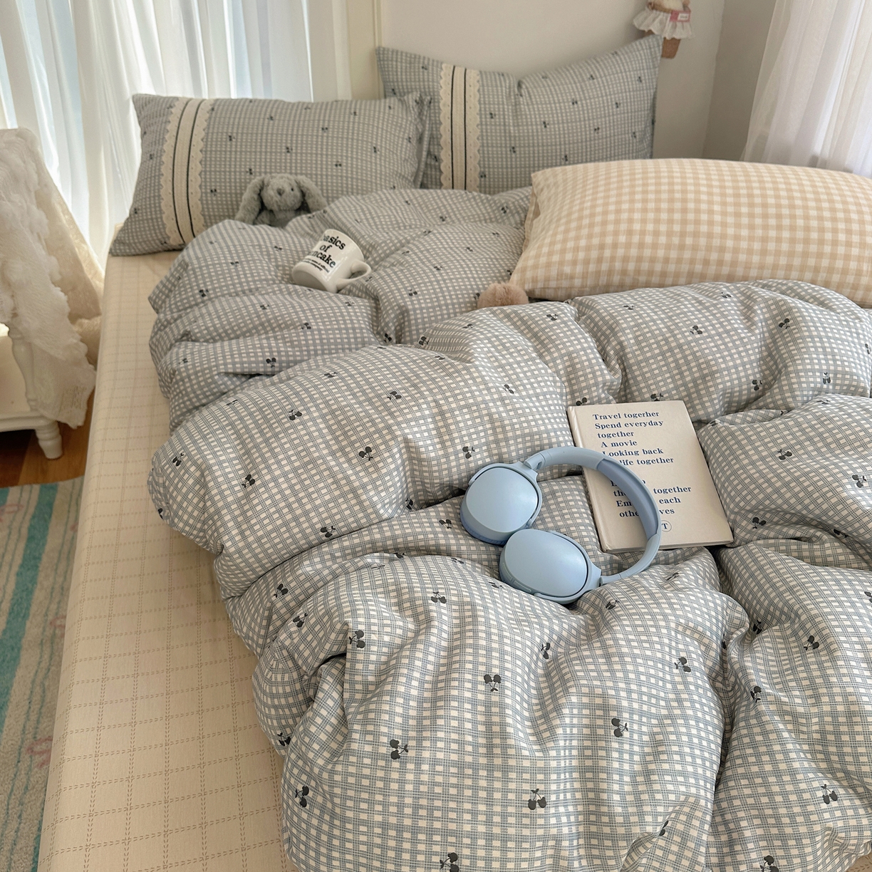 91家纺网 家纺一手货源 找家纺 三朵家纺 2026新款ins风全棉少女系花边印花系列四件套 淘气乐园