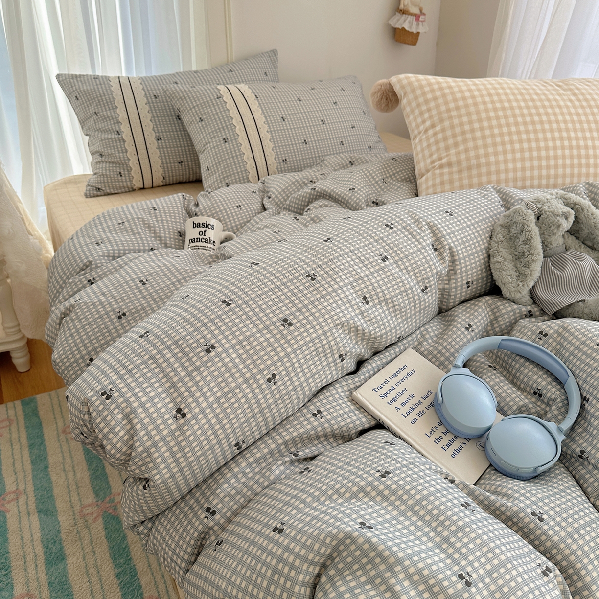 91家纺网 家纺一手货源 找家纺 三朵家纺 2026新款ins风全棉少女系花边印花系列四件套 淘气乐园