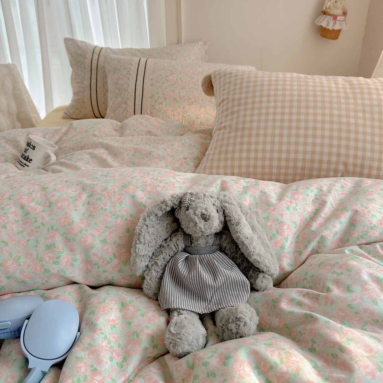 91家纺网 家纺一手货源 找家纺 三朵家纺 2026新款ins风全棉少女系花边印花系列四件套 浅浅花眠