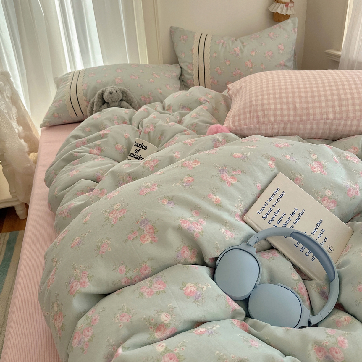 91家纺网 家纺一手货源 找家纺 三朵家纺 2026新款ins风全棉少女系花边印花系列四件套 花海迷人-蓝