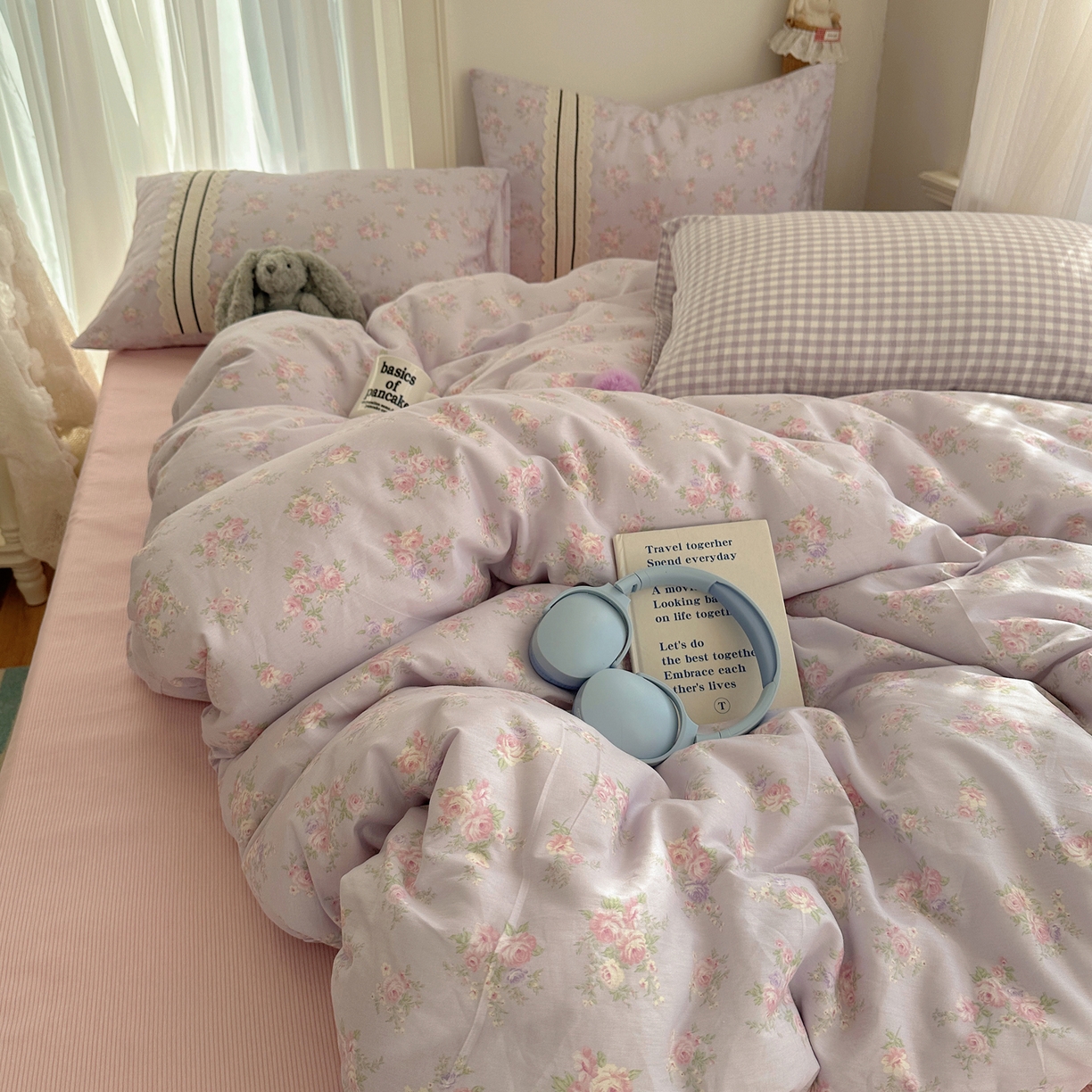 91家纺网 家纺一手货源 找家纺 三朵家纺 2026新款ins风全棉少女系花边印花系列四件套 花海迷人-紫