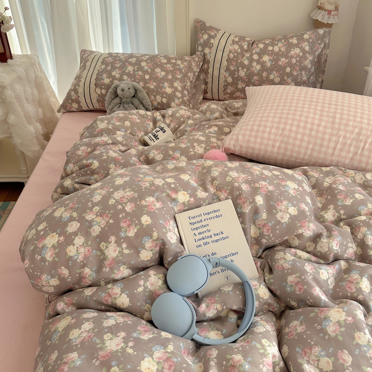 91家纺网 家纺一手货源 找家纺 三朵家纺 2026新款ins风全棉少女系花边印花系列四件套 花意飘香