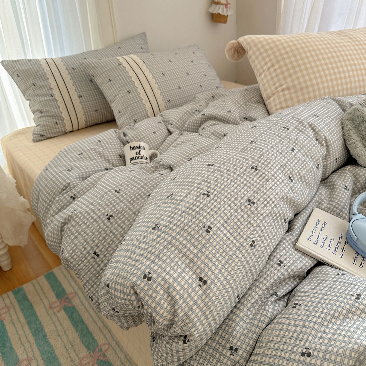 91家纺网 家纺一手货源 找家纺 三朵家纺 2026新款ins风全棉少女系花边印花系列四件套 淘气乐园