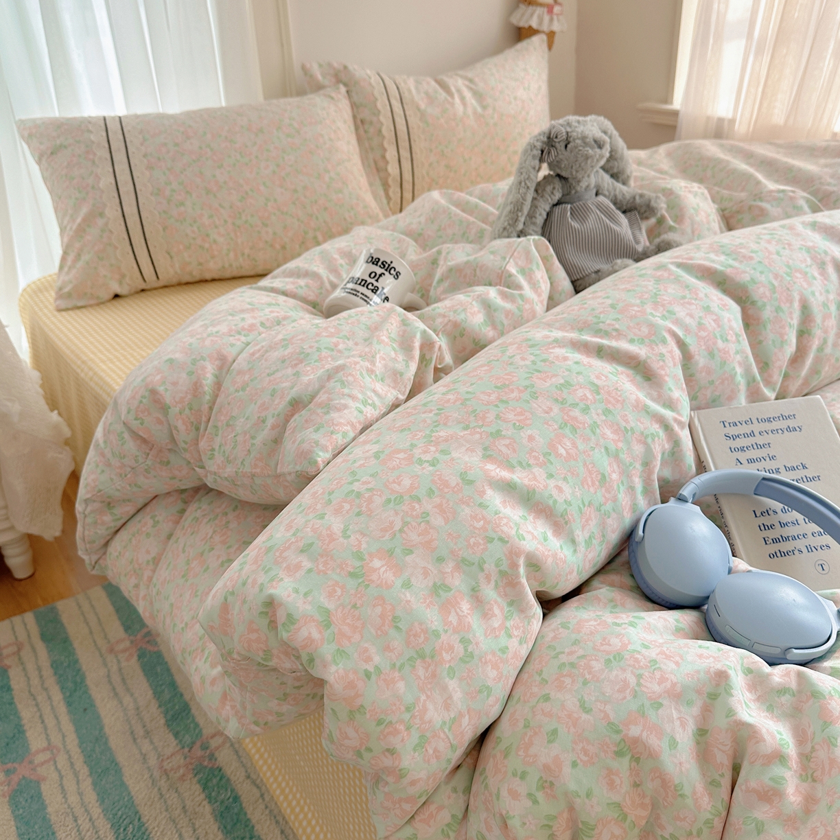 91家纺网 家纺一手货源 找家纺 三朵家纺 2026新款ins风全棉少女系花边印花系列四件套 浅浅花眠