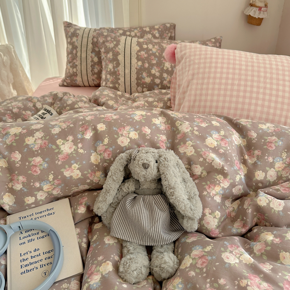 91家纺网 家纺一手货源 找家纺 三朵家纺 2026新款ins风全棉少女系花边印花系列四件套 花意飘香