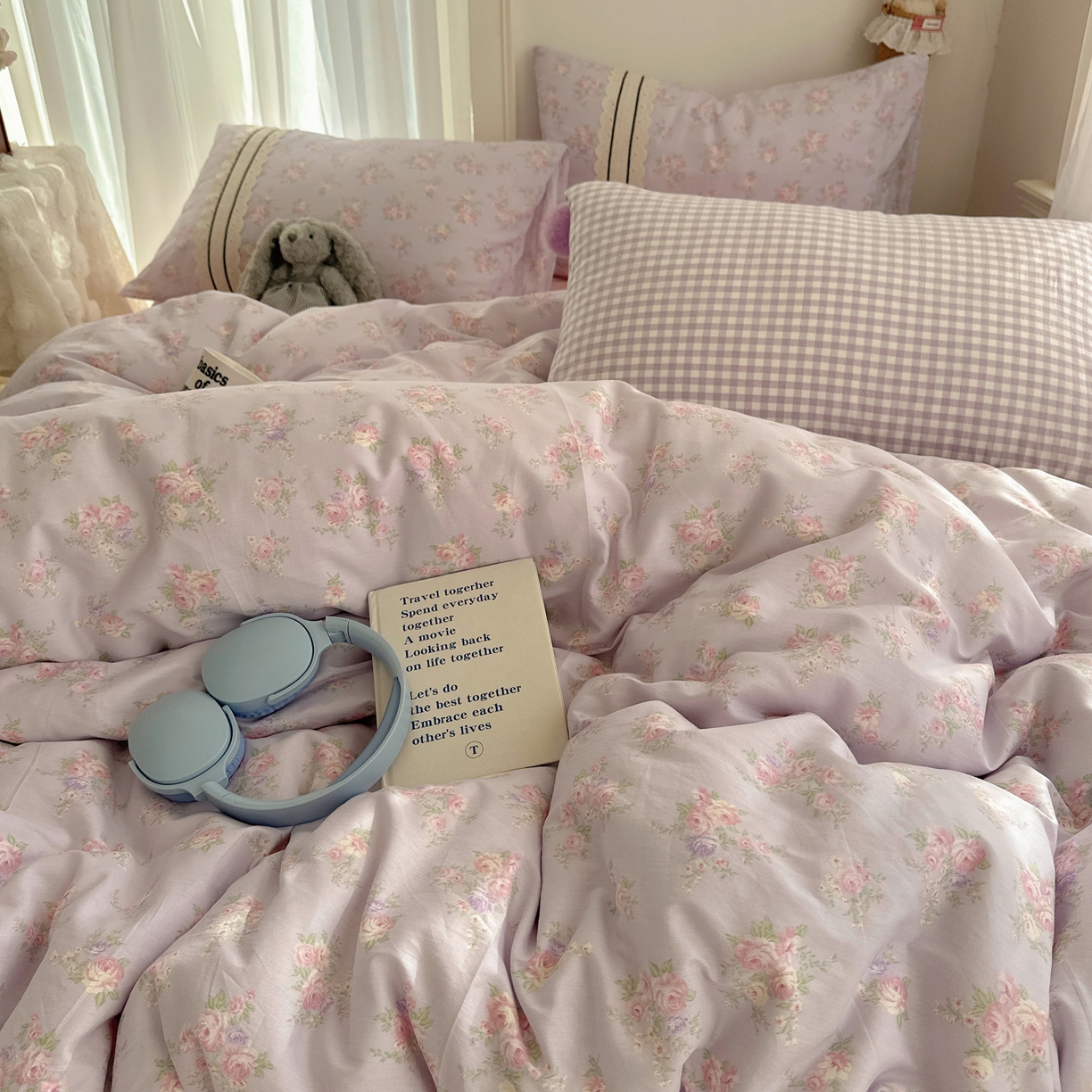 91家纺网 家纺一手货源 找家纺 三朵家纺 2026新款ins风全棉少女系花边印花系列四件套 花海迷人-紫