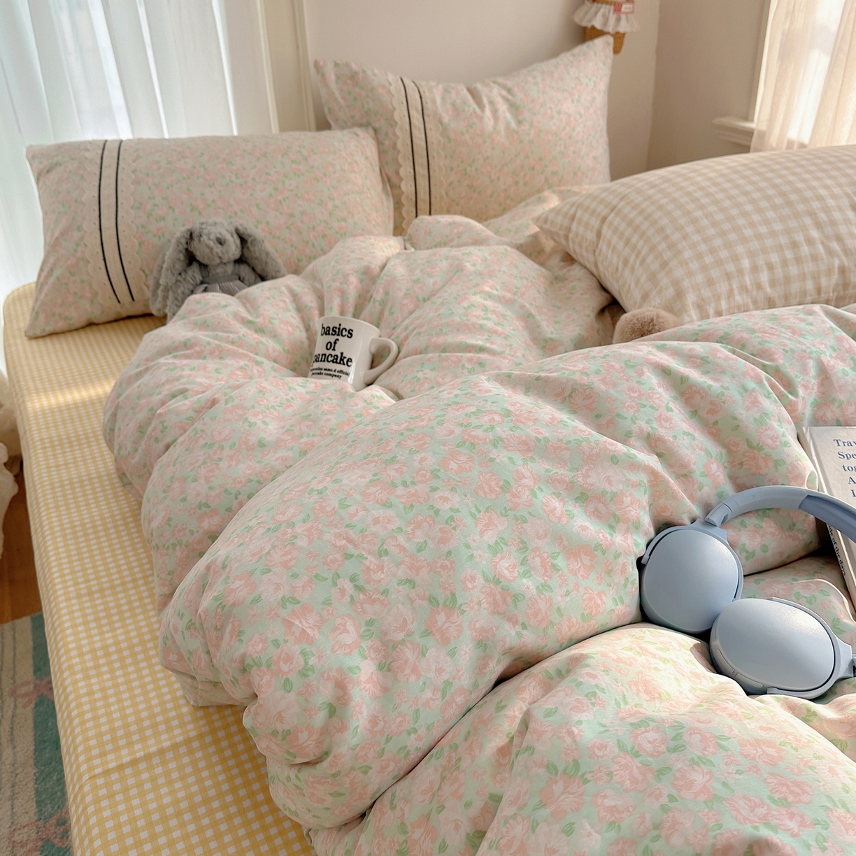 91家纺网 家纺一手货源 找家纺 三朵家纺 2026新款ins风全棉少女系花边印花系列四件套 浅浅花眠