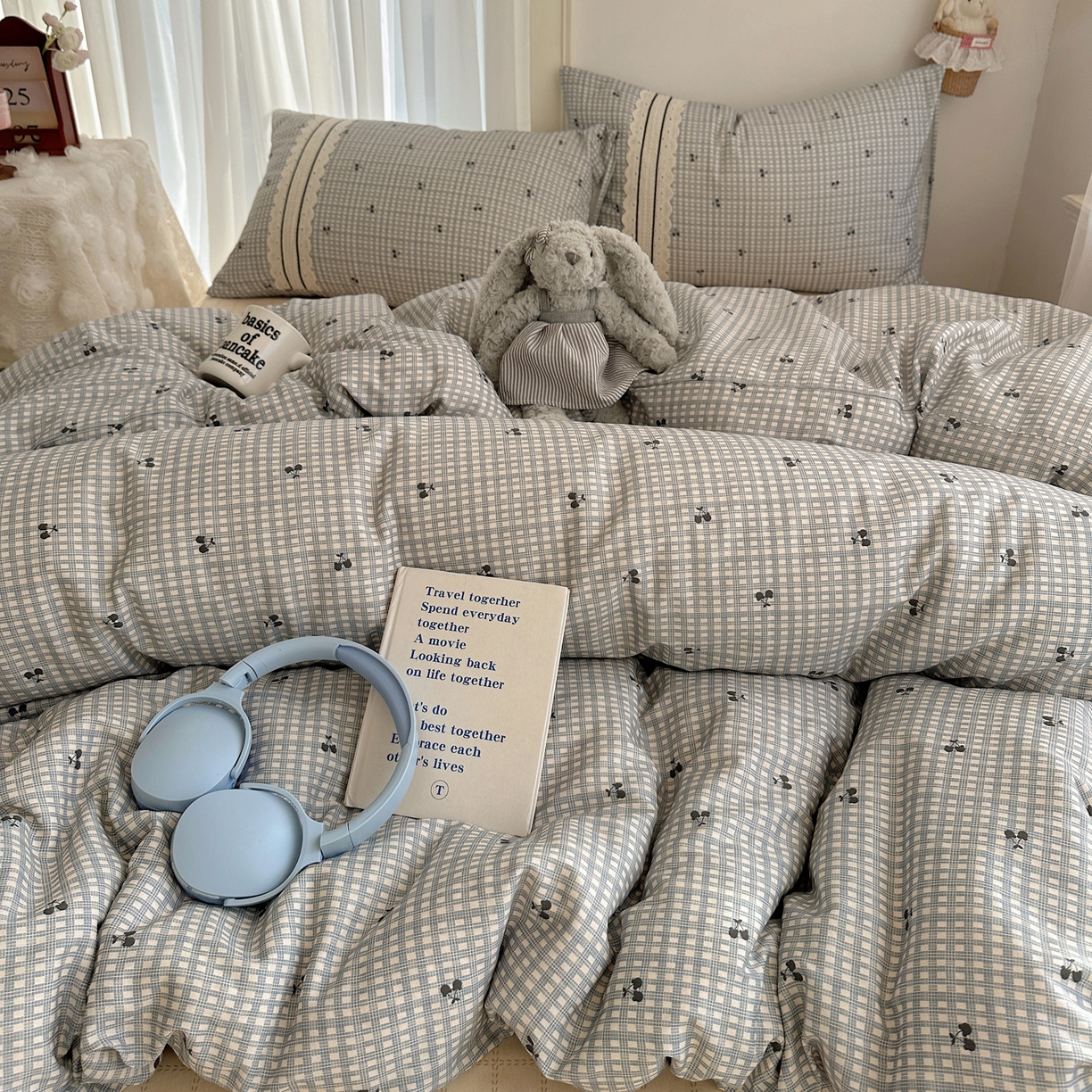 91家纺网 家纺一手货源 找家纺 三朵家纺 2026新款ins风全棉少女系花边印花系列四件套 淘气乐园