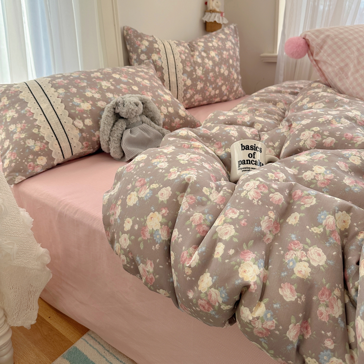 91家纺网 家纺一手货源 找家纺 三朵家纺 2026新款ins风全棉少女系花边印花系列四件套 花意飘香