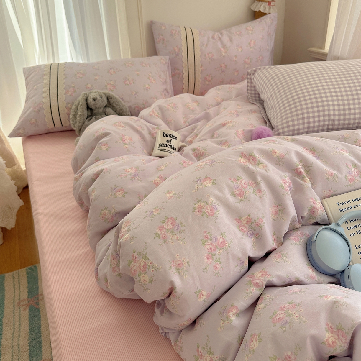 91家纺网 家纺一手货源 找家纺 三朵家纺 2026新款ins风全棉少女系花边印花系列四件套 花海迷人-紫